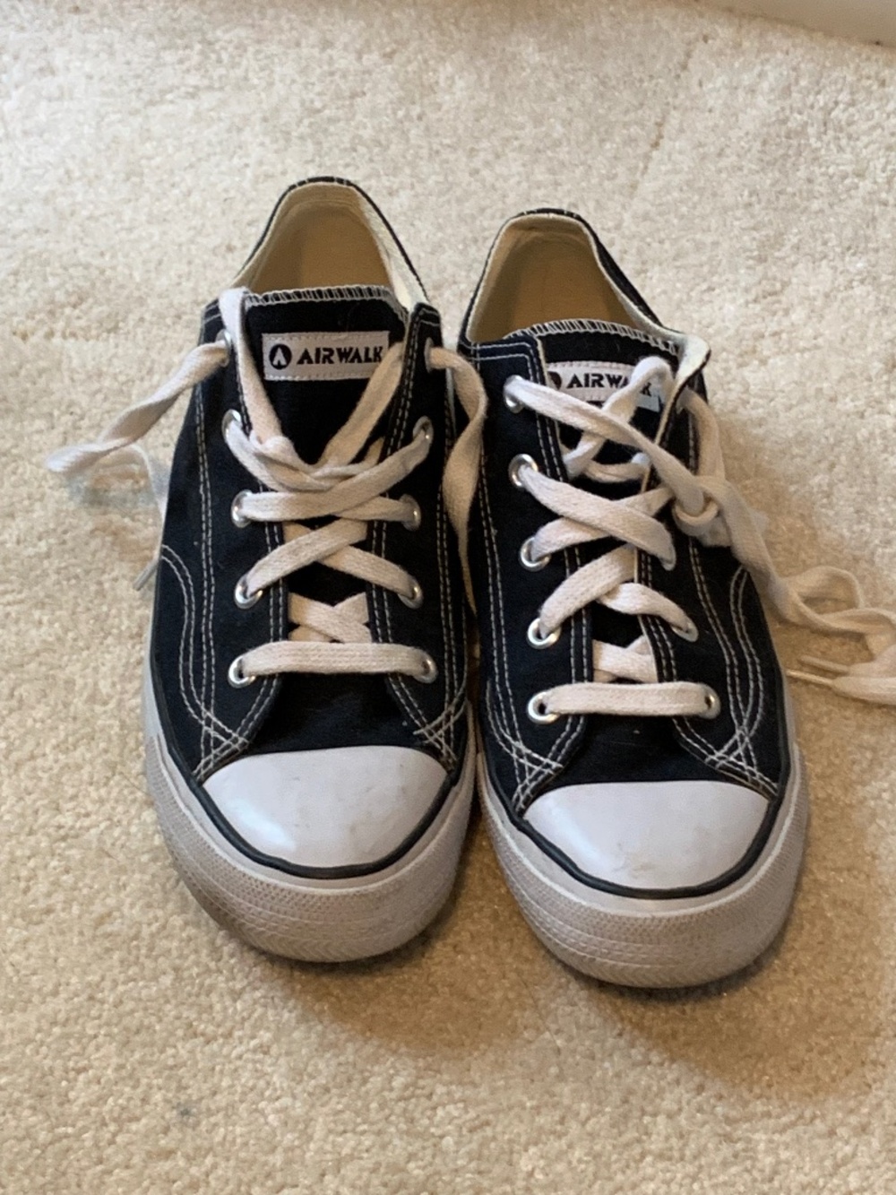 Airwalk women’s size 9 black casual sneakers